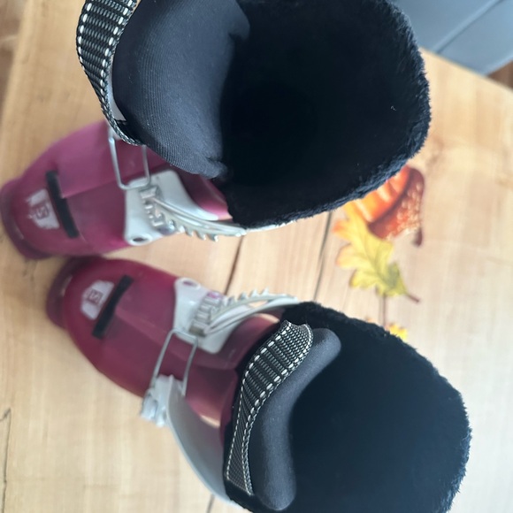 Salomon girls boots size 18 - Picture 2 of 3